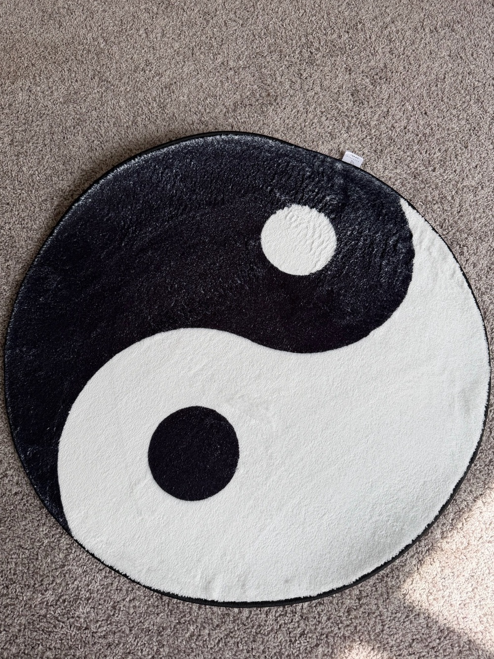 Yin Yang Round Rug - Black & White